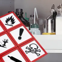 Gefahrstofflager-Vorschriften: Symbole für giftig, entzündlich, ätzend und umweltgefährdend auf einem Regal mit Chemikalien.