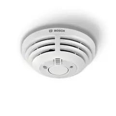 Ein weißer Bosch Smart Home Rauchmelder blinkt rot, was auf eine mögliche Gefahr hinweist.