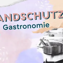 Brandschutz in der Gastronomie ist essenziell. Ein Feuerlöscher und Küchenutensilien sind zu sehen.