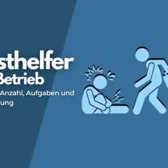 Erste-Hilfe-Unterweisung im Betrieb: Ein Ersthelfer eilt mit einer Tasche zu einer verletzten Person.