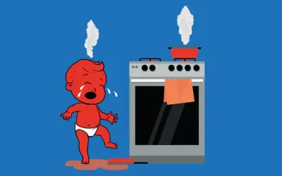 Ein weinendes Baby mit Dampf auf dem Kopf steht neben einem Herd. Ein roter Topf dampft. Dies ist eine Darstellung einer schweren Verbrennung 4. Grades.