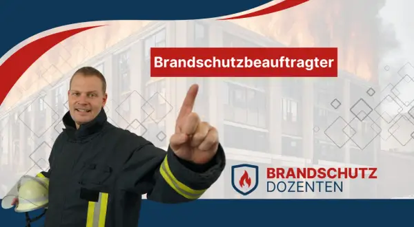 Feuerwehrmann mit Helm und Warnweste, der auf ein brennendes Gebäude zeigt. Text: Brandschutzbeauftragter.