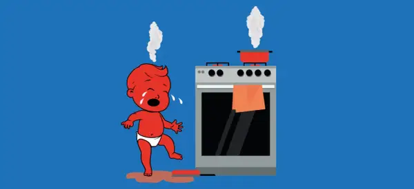 Ein weinendes Baby mit Dampf auf dem Kopf steht neben einem Herd. Ein roter Topf dampft. Dies ist eine Darstellung einer schweren Verbrennung 4. Grades.